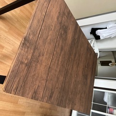 ダイニングテーブルの画像