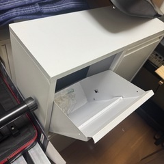 ゴミ箱今日か明日引き取り3000円の画像