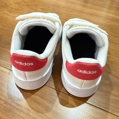 子供の靴の画像