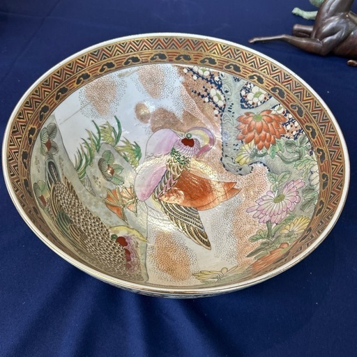 大きな器　ホテル装飾品