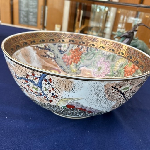 大きな器　ホテル装飾品