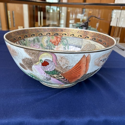 大きな器　ホテル装飾品