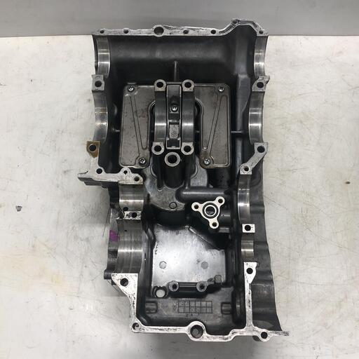 SUZUKI GS400E2 純正クランク アッパーケース パーツ