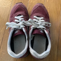 New Balance ★ 340 レディース　スニーカー　バーガンディ　23.5cm  人気の画像