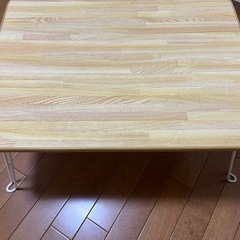 折りたたみテーブルの画像