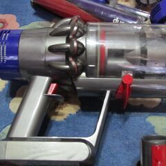 【ダイソン】サイクロン掃除機　分解清掃済み　部品多数あります　純...