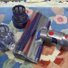 【ダイソン】サイクロン掃除機　分解清掃済み　部品多数　純正バッテリー交換の画像