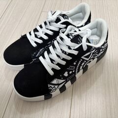 未使用お洒落ゼブラ柄スニーカー25.5cm無料です