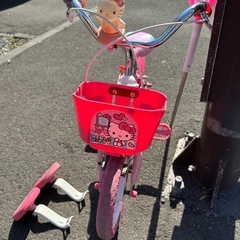 かじ取り棒付き１２インチハローキティ自転車の画像