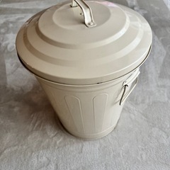 ブリキ　24ℓ 蓋付きゴミ箱

