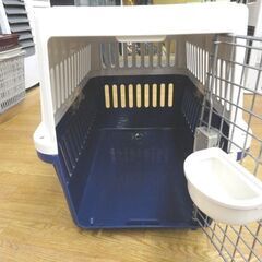 ペットキャリー Mサイズ 中型 犬・猫兼用 アイリスオーヤマ エアトラベルキャリー 水トレー付き ホワイト×ブルー ペット用品 札幌 西岡店の画像