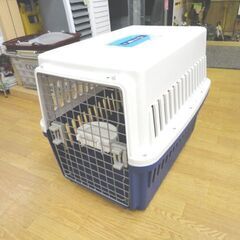 ペットキャリー Mサイズ 中型 犬・猫兼用 アイリスオーヤマ エアトラベルキャリー 水トレー付き ホワイト×ブルー ペット用品 札幌 西岡店の画像