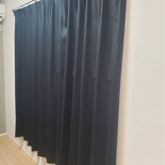 黒いカーテン