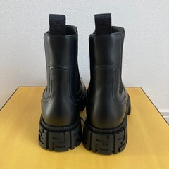 新品　フェンディ　FENDI サイドゴア　ブーツ　ロゴ　ブラック　黒　24cmの画像