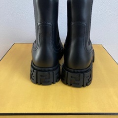 新品　フェンディ　FENDI サイドゴア　ブーツ　ロゴ　ブラック　黒　24cmの画像