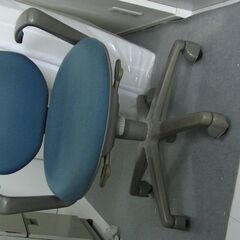事務用椅子の画像