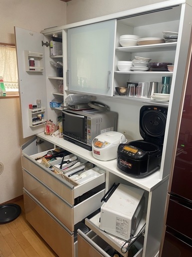 商談中　
食器棚