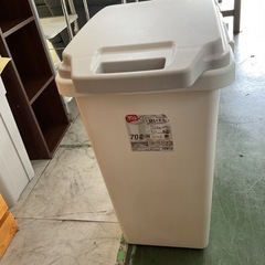 ゴミ箱　70L  汚れあり　中古の画像