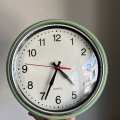 【Quartz掛け時計】レトロ感ある緑の 掛け時計