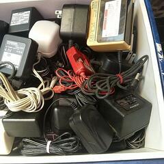 ACアダプター ５０個くらいの画像