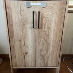 木目柄キャビネット