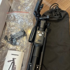 【未使用品】撮影用三脚　遠隔操作機能リモコン付きの画像
