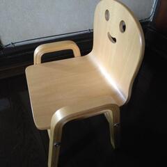 木製ベビーチェアの画像