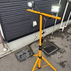 ワークライト　AC電源　100V 三脚タイプの画像
