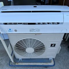 【動作保証あり】SHARP 2023年 2.2kw 6畳用 冷暖房ルームエアコン AY-R22TD プラズマクラスター 【管理KR562】の画像