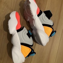 ナイキ アクアリフト NIKE W AQUARIFT フットボールグレーの画像
