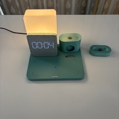 4in1ワイヤレス充電器ライト付き目覚ましスタンド【中古品】の画像