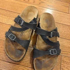 Birkenstock ブラック ストラップサンダル 37