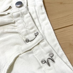 ホワイトデニムパンツの画像