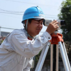 ▼正社員：インフラ整備の作業スタッフ【未経験OK】▼ 賞与は最大年３回！約3.5ヶ月分を支給◎ 閑散期は14連休も！年間休日120日◎ 働きやすさ抜群！平均勤続年数15年◎の画像