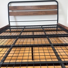 ニトリ、セミダブルベッドフレームの画像