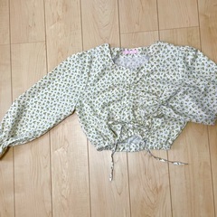 ショート丈トップス