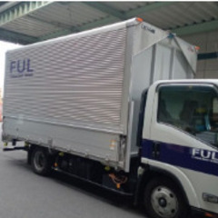 ▼正社員：建築資材の運搬ドライバー【未経験OK】▼ 運転時間は一人時間◎２t車で運転も楽々！ 月給35万円〜◎頑張りは給与で還元！ 女性活躍中◎幅広い年代が揃ってます！の画像