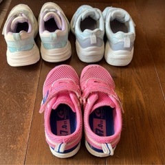 子供用スニーカー３点の画像