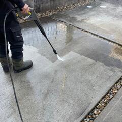 出張気になる汚れ高圧洗浄します。