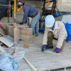 ▼正社員：建設の現場作業員【未経験OK】▼ 家具家電つきの寮も用意しています！ 仕事後にはお弁当支給もあります！ 応募資格は特になし！建設業をマルチに学べる◎の画像