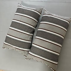 【1個のみ！！】IKEA クッション　40×65 カバー　本体の画像