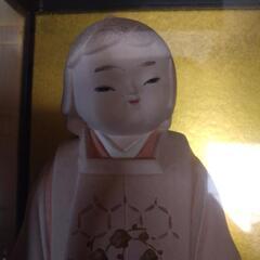 ガラスケース入りお人形の画像