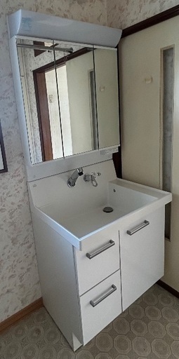 リクシル　洗面台　シャンプードレッサー