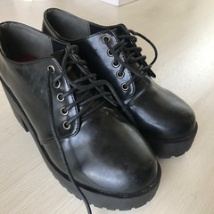 厚底靴　の画像
