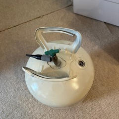 空のヘリウムガス容器の画像