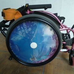 【中古】FORCE 自走 こども用 車いす 折りたたみ 背折れ 車椅子 車イス 介助 介護 自走式 ベルト付 背面ブレーキ 車輪ロック 子供の画像