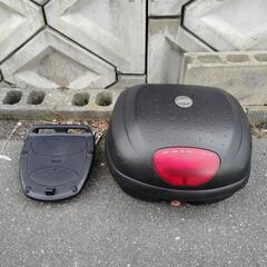 GIVIのBOXと、ベース、鍵２個付き、