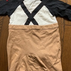 70サイズロンパースとガーゼの画像