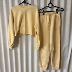 上：XXS 、下：L 　H＆M クリーム色  裏起毛ありの画像