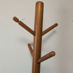 天然木　コート掛けの画像